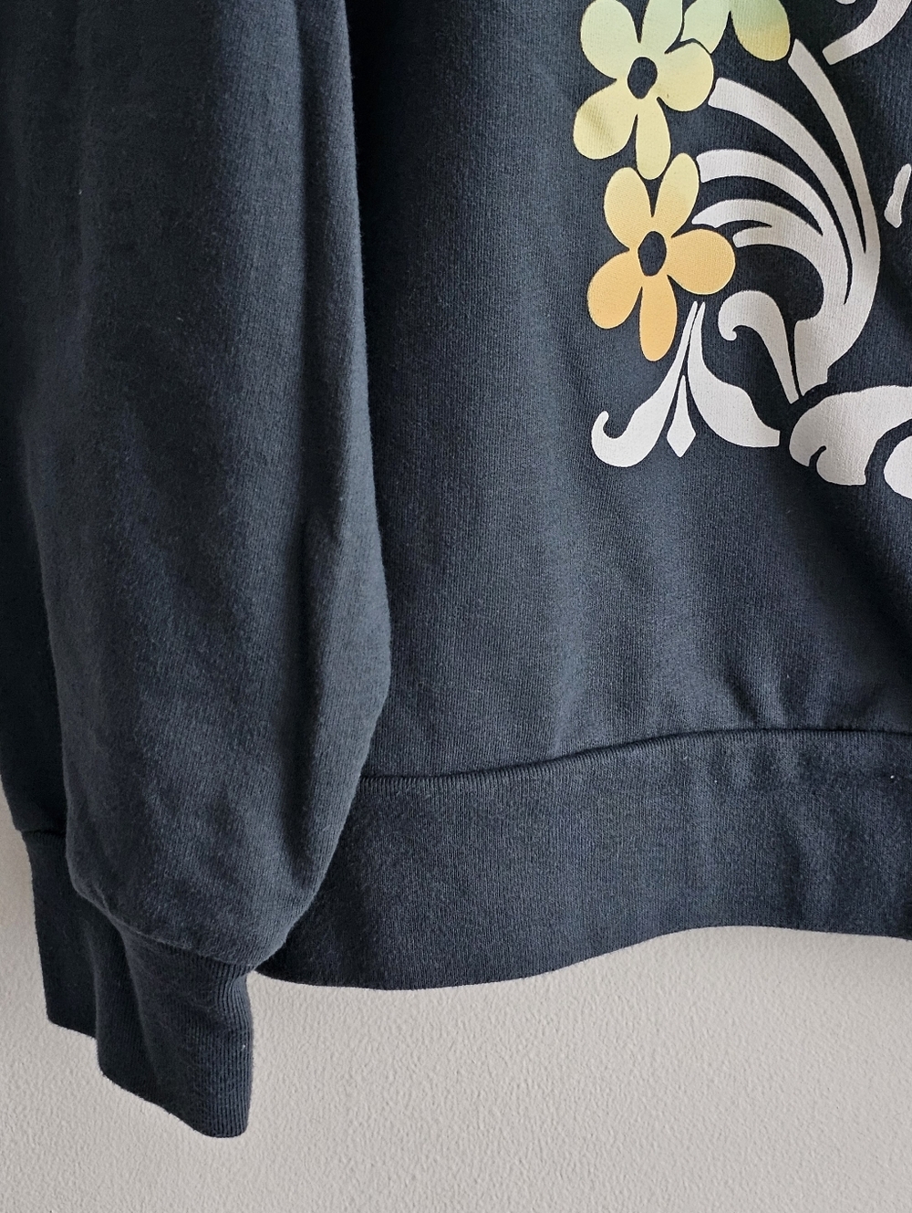 Peanuts Snoopy Blossom Graphic Sweatshirt Medium Retro Floral Crewneck - Picture 4 of 9